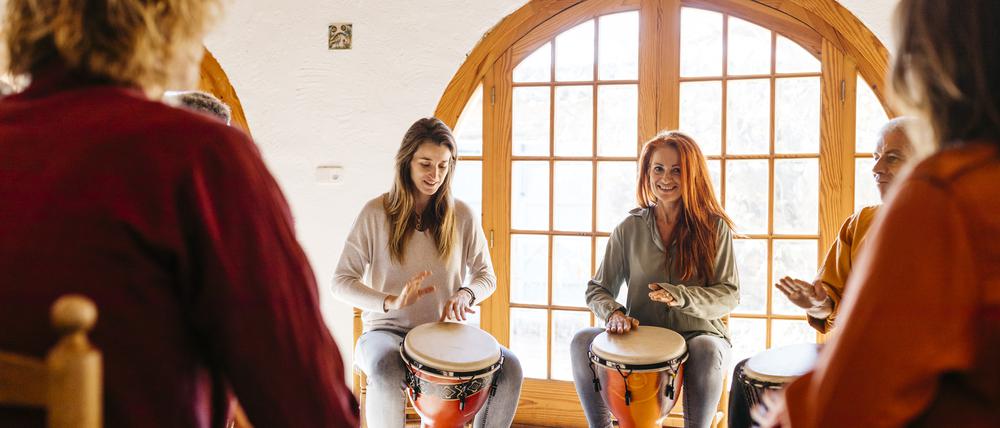 Die Improvisation auf Trommeln macht Spaß. (Symbolbild)