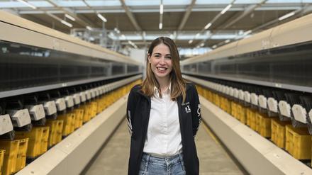 Maria Supranowitz koordiniert die Abläufe an 62 Standorten der Post.