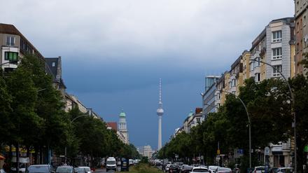 Schauer und dunkle Wolken – In Berlin und Brandenburg bestimmt heute Regenwetter den Tag. (Archivbild)