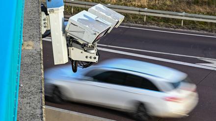 Über 8.000-mal suchte die Polizei letztes Jahr per Kamera nach Kennzeichen gestohlener Autos. (Archivbild) 
