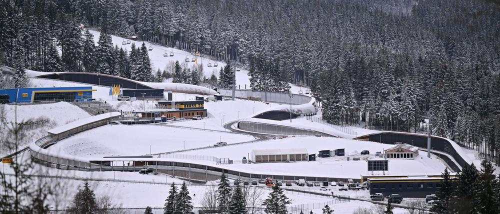 Die Lotto Thüringen Eisarena Oberhof, eine Kunsteisbahn für den Rennrodel-Sport, übernimmt den Weltcup 2026 und damit den letzten Wettbewerb vor Olympia von Königssee.