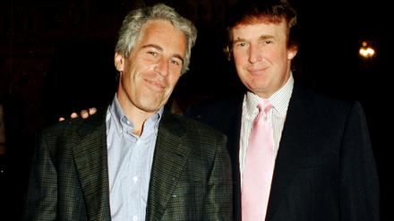 Jeffrey Epstein und Donald Trump in Mar-a-Lago im Jahr 1997.