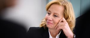 Patricia Schlesinger, ehemalige Intendantin des RBB, kommt zum Prozess am Landgericht Berlin, wo über eine Klage der fristlos entlassenen Ex-Intendantin Schlesinger gegen den öffentlich-rechtlichen Sender RBB verhandelt wird. Schlesinger fordert nach Gerichtsangaben ein Ruhegehalt von rund 18.300 Euro. Der RBB verlangt im Rahmen einer sogenannten Widerklage unter anderem die Zahlung von Schadensersatz. Zudem möchte der Sender, dass das Gericht feststellt, dass der ehemaligen Intendantin keine Ruhegeldansprüche zustehen. 