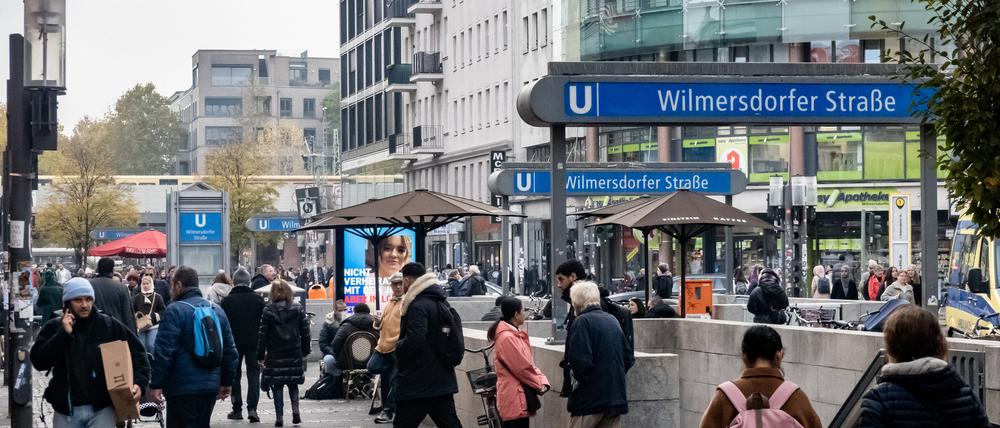 Obwohl das Karstadt-Kaufhaus geschlossen hat, lebt die Wilmersdorfer Straße. Es gibt jedoch auch Probleme.