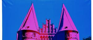 In Lübeck gefiel Andy Warhol das Holstentor, nach dem Besuch der Hansestadt schuf er ein Abbild in Pink.