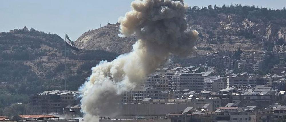 Israels Armee greift nach tagelanger Gewalt im Süden Syriens Ziele in Damaskus an.