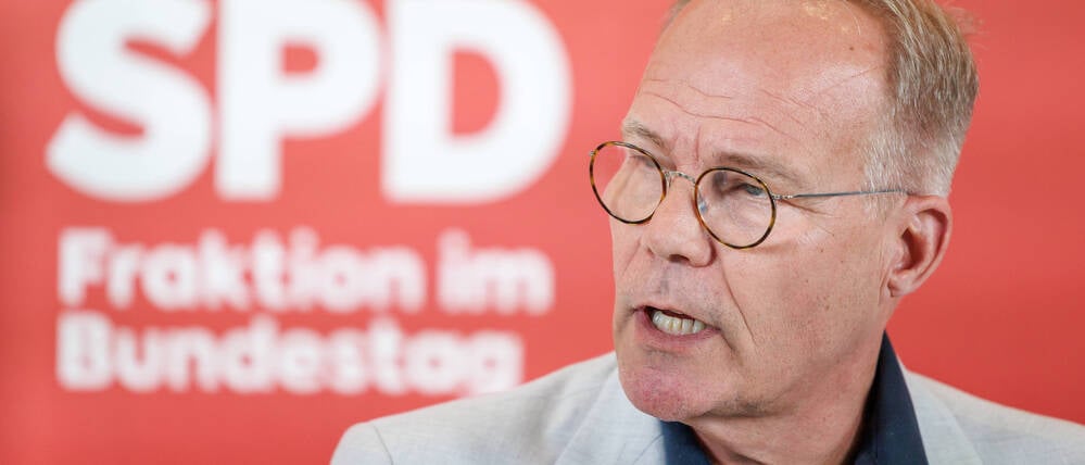 Matthias Miersch, SPD-Fraktionschef, gibt ein Statement ab.