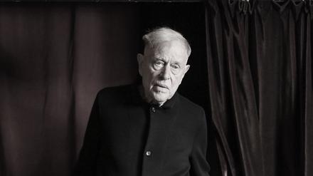 Der Theaterregisseur und Intendant Claus Peymann bei einem exklusiven Fototermin im Renaissance Theater.