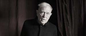 Der Theaterregisseur und Intendant Claus Peymann bei einem exklusiven Fototermin im Renaissance Theater.