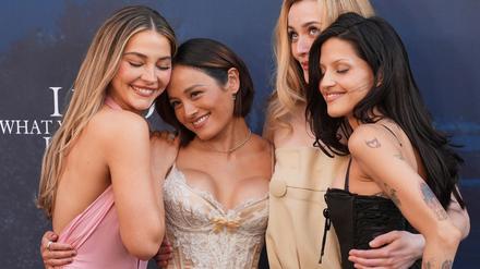 Madelyn Cline (l-r), Chase Sui Wonders, Sarah Pidgeon und Gabbriette Bechtel sind im Remake von „Ich weiß, was du letzten Sommer getan hast“ dabei. 