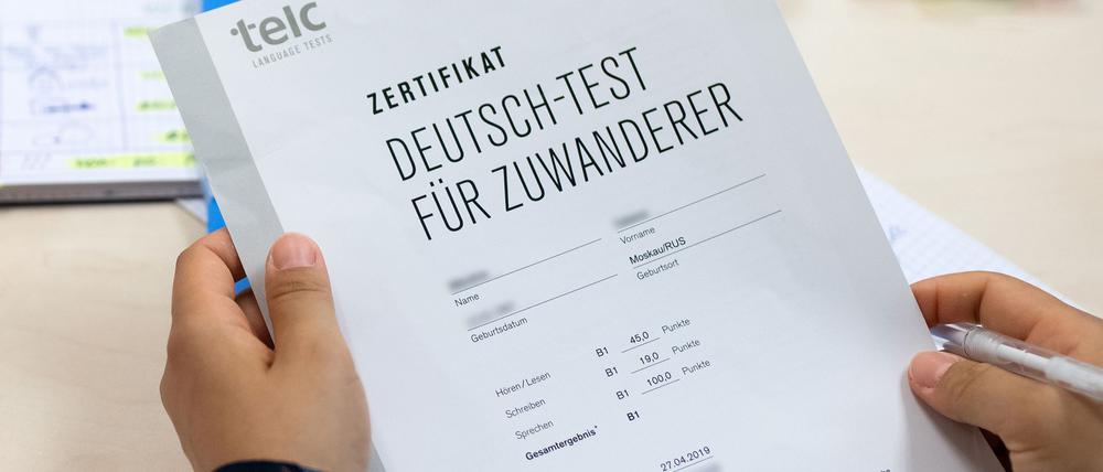 Zuwanderer haben in Deutschland und anderen Ländern weniger Chancen auf Gutverdiener-Jobs. (Archivbild)