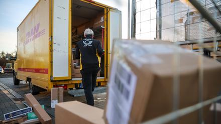 Überfordert. Kein Wunder, dass die Zusteller keine Lust mehr haben, jeden Briefkasten ausfindig zu machen.