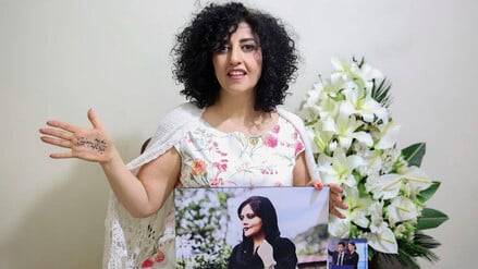 Dieses Foto zeigt die iranische Friedensnobelpreisträgerin Narges Mohammadi im Dezember 2024.