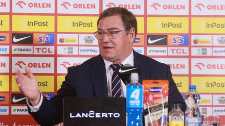 Die Hauptfrage für Polens neuen Nationaltrainer: Kann er Stürmerstar Lewandowski zurückholen?