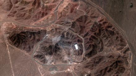 Die nukleare Anreicherungsanlage Fordo im Iran auf einem Satellitenbild