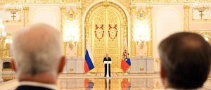 Wladimir Putin im September 2022 in einer Halle im Kreml.