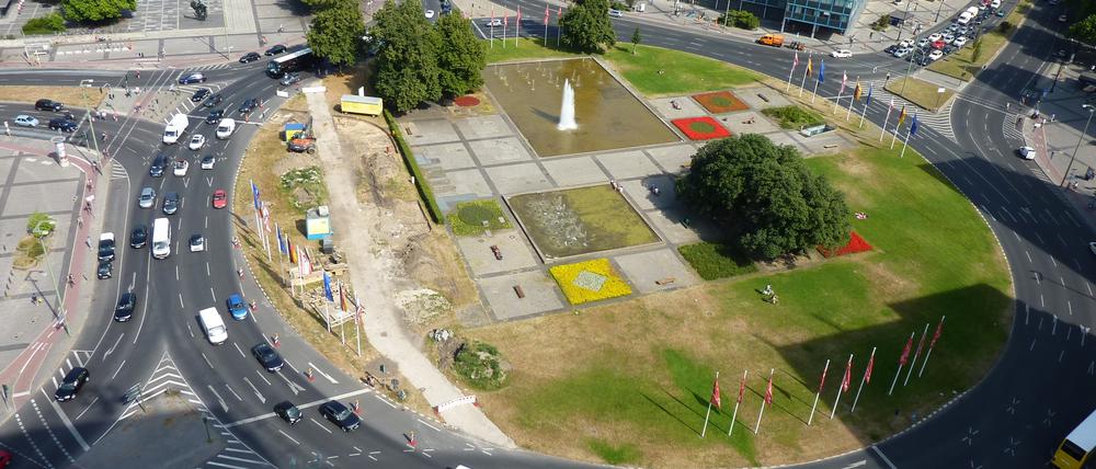 Begrünte Flächen sollen an Hitzetagen einen kühlenden Effekt haben. Am Ernst-Reuter-Platz bewirkte der Rasen am 2. Juli das Gegenteil. 