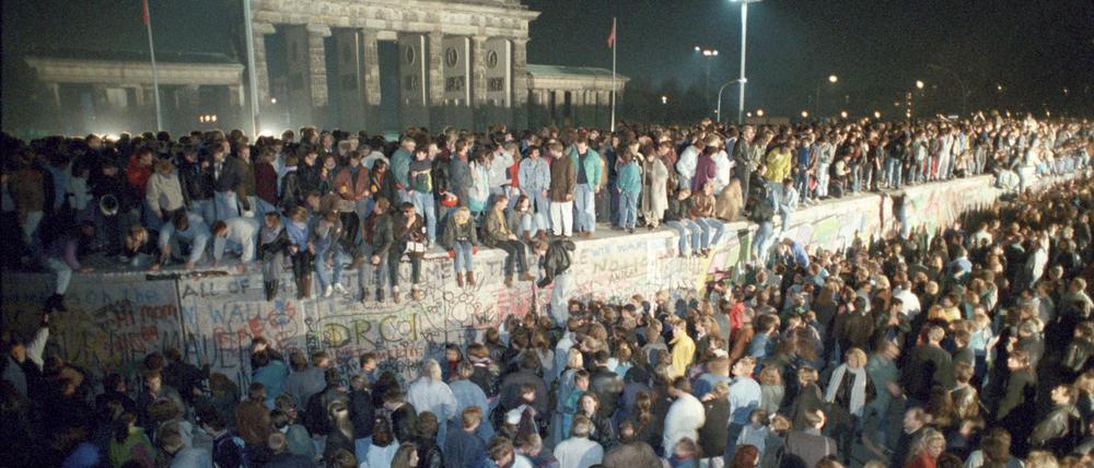 Der Mauerfall am 9. November 1989 läutete das Ende der jahrzehntelangen Teilung Berlins und Deutschlands ein. (Archivbild)