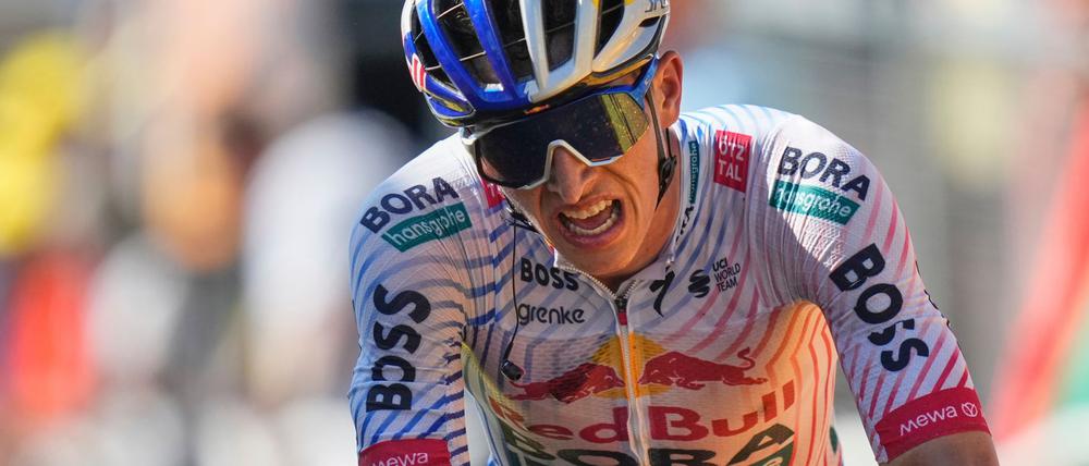 Erschöpft im Ziel: Lipowitz als Tagesdritter.