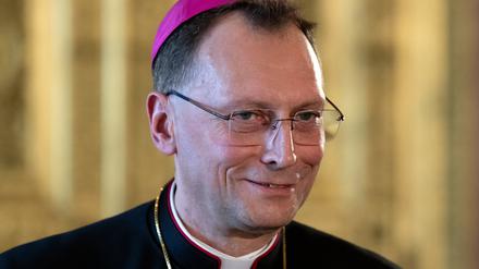 Herwig Gössl, neuer Erzbischof von Bamberg, spricht bei seiner Vereidigung durch Söder (CSU), Ministerpräsident von Bayern, im Prinz-Carl-Palais.