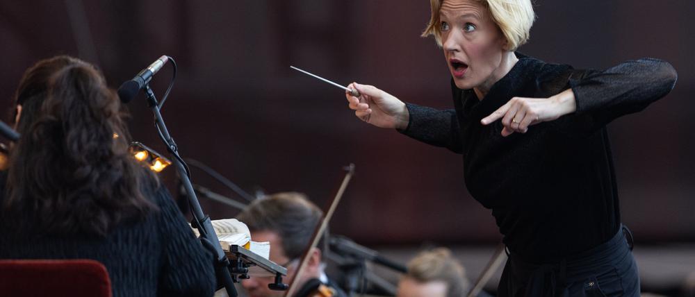 Joana Mallwitz leitet das Konzerthausorchester. 