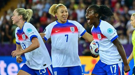 Titelverteidiger England holte einen 0:2-Rückstand auf.