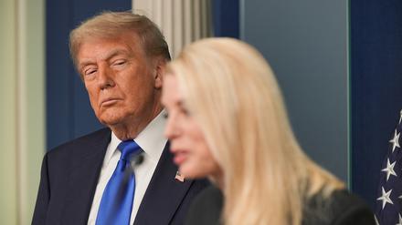 US-Präsident Donald Trump hat Generalstaatsanwältin Pam Bondi gebeten, einige Epstein-Unterlagen freizugeben.