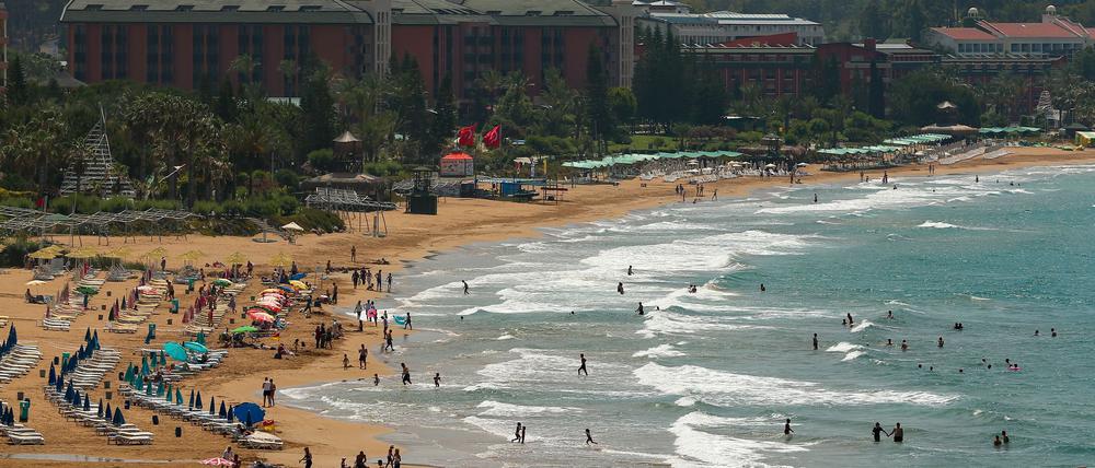 Laut Kritikern könnte durch die neue Regelung eine zehntägige Arbeitswoche zur Normalität werden. (Archivbild)