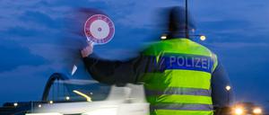 Die Bundespolizei kontrolliert seit Herbst 2023 an der Grenze zu Polen den Personenverkehr, um irreguläre Migration einzudämmen. Vor kurzem hat auch Polen vorübergehende Grenzkontrollen eingeführt. (Archivbild) 
