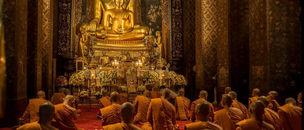 Mönche werden von der größtenteils buddhistischen Bevölkerung Thailands tief verehrt und gelten als moralische Vorbilder. (Archivbild)