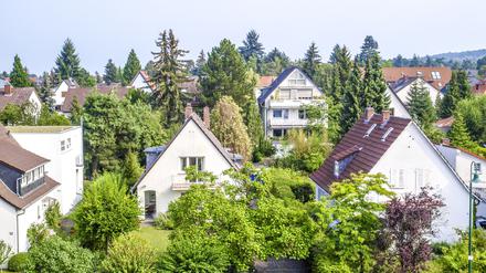 Einfamilienhäuser im Grünen.