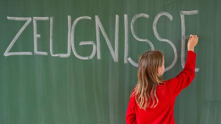 Berlins Schülerinnen und Schüler bekommen bald ihre Zeugnisse. (Symbolfoto)  