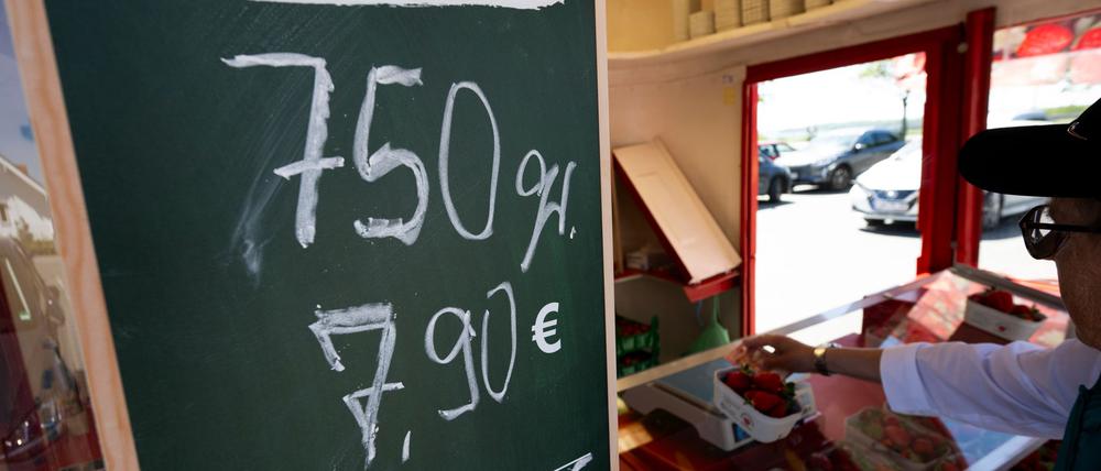 Krumme Packungsgrößen, hohe Preise: Erdbeeren in der Saison 2025.