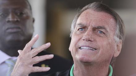 Brasiliens früherer Präsident Jair Bolsonaro muss seit diesem Freitag eine Fußfessel tragen.