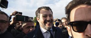 Italiens Vize-Ministerpräsident Matteo Salvini kommt vor einem Gericht in Sizilien an (Archivbild).