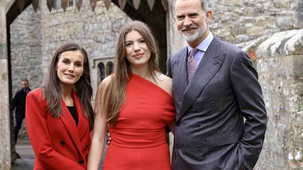 Infantin Sofía zwischen ihren königlichen Eltern Felipe VI. und Letizia.