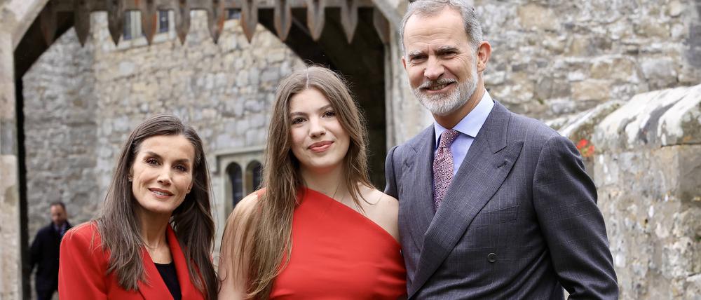 Infantin Sofía zwischen ihren königlichen Eltern Felipe VI. und Letizia.