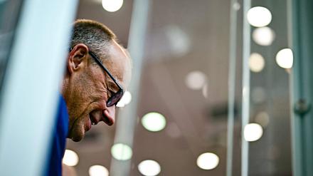 Bundeskanzler Friedrich Merz stellt sich den Fragen der Hauptstadtpresse – sachlich und ernsthaft.