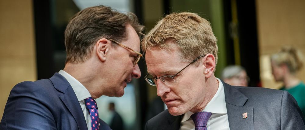 Wollen das Grundgesetz ändern: die Ministerpräsidenten Hendrik Wüst (links) und Daniel Günther, beide CDU.