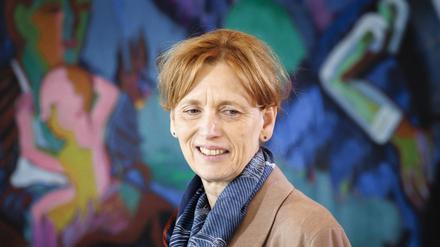 Karin Prien (CDU), Bundesministerin für Bildung, Familie, Senioren, Frauen und Jugend, aufgenommen vor Beginn der 10. Kabinettsitzung im Bundeskanzleramt (Archivbild).