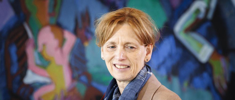 Karin Prien (CDU), Bundesministerin für Bildung, Familie, Senioren, Frauen und Jugend, aufgenommen vor Beginn der 10. Kabinettsitzung im Bundeskanzleramt (Archivbild).