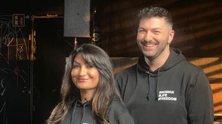 Neda Paiabandi (links) und Bonyad Bastanfar haben die Kampgane „Nie wieder leise“ ins Leben gerufen. 