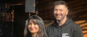 Neda Paiabandi (links) und Bonyad Bastanfar haben die Kampgane „Nie wieder leise“ ins Leben gerufen. 