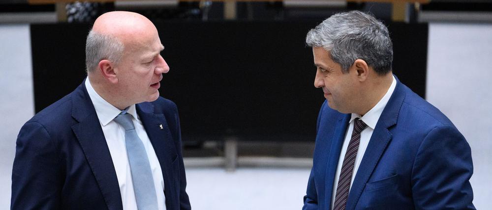 Berlins Regierender Bürgermeister Kai Wegner (CDU) und SPD-Frakionschef Raed Saleh haben beim Thema Vergesellschaftung Gesprächsbedarf. 