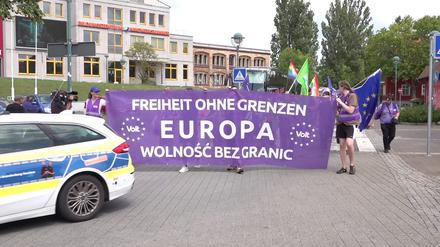 Die Partei Volt hatte an zehn Grenzpunkten zur Protestaktion „March for Open Borders“ aufgerufen. 