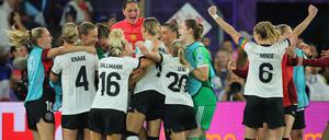 Jubel bei den Fußballerinnen über den Einzug in das Halbfinale.