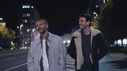 „Knochen und Namen“ ist ein Queer-Drama mit ruhigen Szenen und viel Gefühl. 