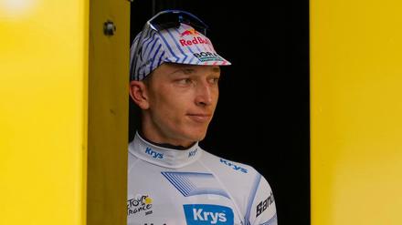 Florian Lipowitz trägt bei der Tour de France nun das Weiße Trikot des besten Nachwuchsfahrers.