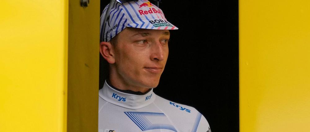 Florian Lipowitz trägt bei der Tour de France nun das Weiße Trikot des besten Nachwuchsfahrers.