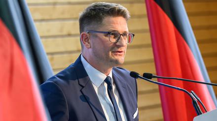 Brandenburgs AfD-Landesvorsitzender René Springer äußert sich zur Frage der Veröffentlichung des Vermerks über die Einstufung der Partei als rechtsextrem. (Archivbild)